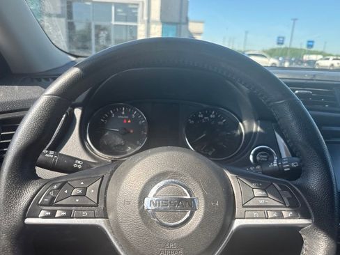 Used 2019 Nissan Rogue SV FWD image 12