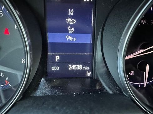 Used 2022 Toyota C-HR XLE image 26