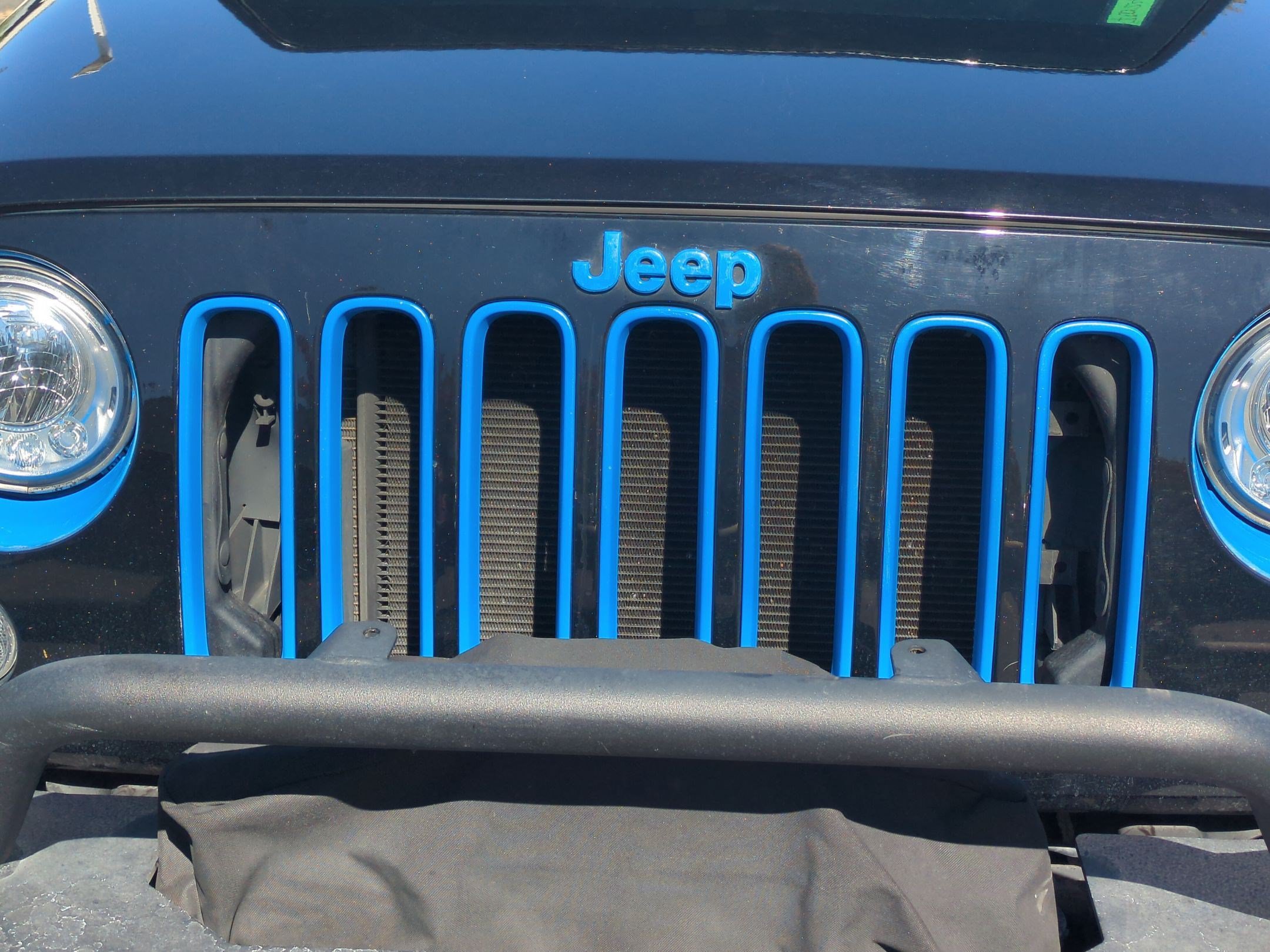 Used 2017 Jeep Wrangler Unlimited Sahara w/ Connectivity Group AWD/4WD image 9