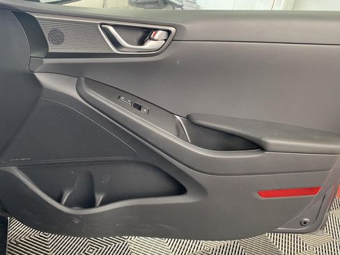 Used 2020 Hyundai Ioniq Limited image 5