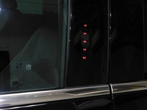 Used 2024 Ford Expedition XLT image 23