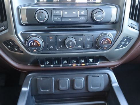 Used 2019 Chevrolet Silverado 2500 High Country w/ Duramax Plus Package AWD/4WD image 33