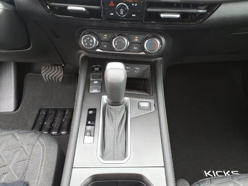 New 2025 Nissan Kicks SV AWD/4WD image 18