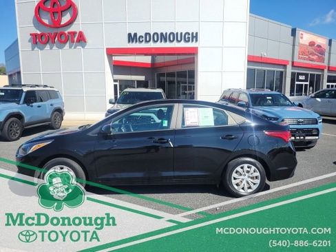Used 2022 Hyundai Accent SE image 2