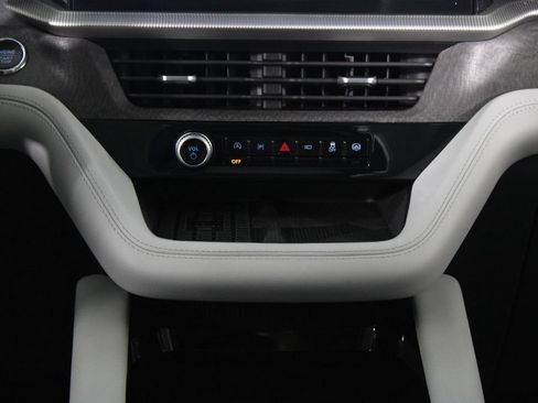 Used 2025 Ford Explorer Platinum w/ Ultimate Package AWD/4WD image 22