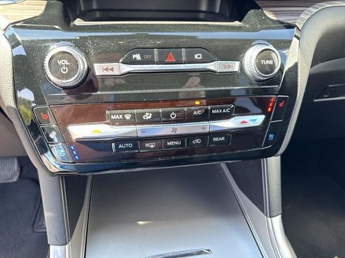 Used 2022 Ford Explorer Limited w/ Equipment Group 301A image 27