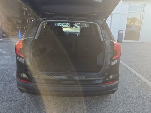 Used 2023 GMC Terrain SLE w/ Driver Convenience Package image 16