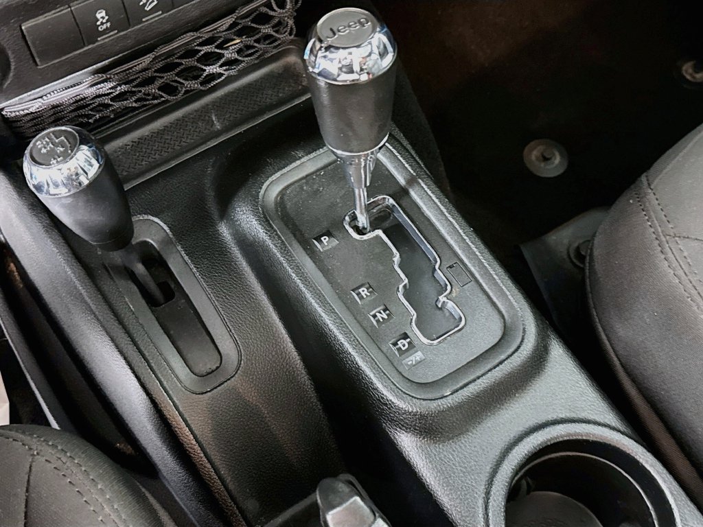 Used 2018 Jeep Wrangler Unlimited Sport w/ Connectivity Group AWD/4WD image 19