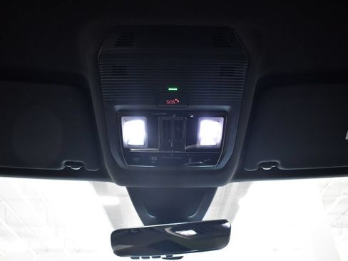 Used 2026 Volkswagen Atlas Cross Sport SEL R-Line AWD/4WD image 31
