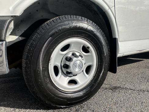 Used 2015 Chevrolet Express 3500 image 21