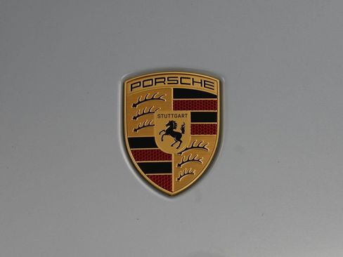 Certified 2025 Porsche Macan Electric image 32