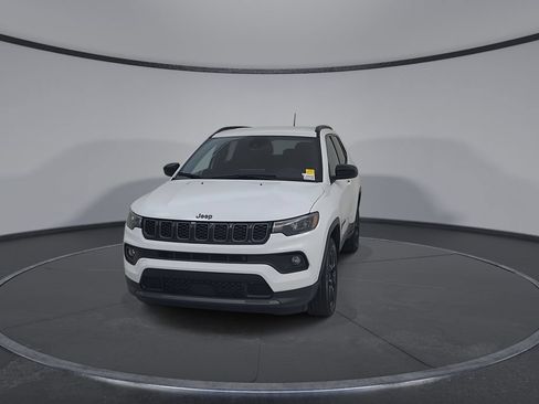 Certified 2025 Jeep Compass Latitude w/ Convenience Group AWD/4WD image 5