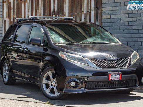 Used 2016 Toyota Sienna SE FWD image 9