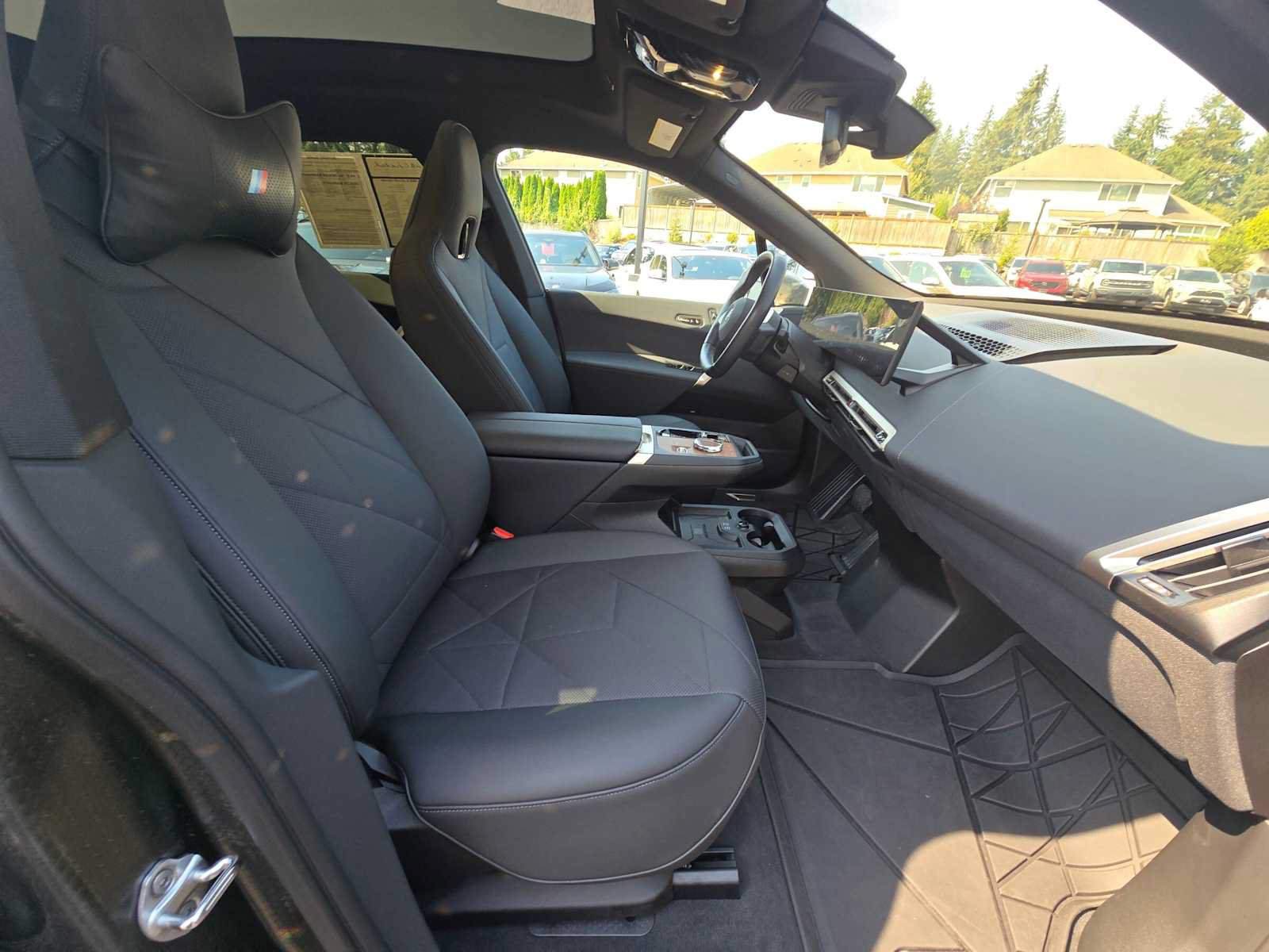Used 2024 BMW iX xDrive50 w/ Premium Package AWD/4WD image 11