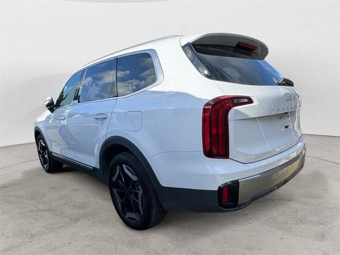 Used 2025 Kia Telluride S image 2