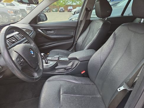 Used 2018 BMW 320i xDrive Sedan image 9