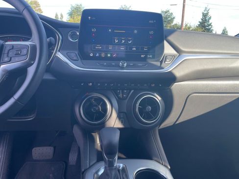 Used 2025 Chevrolet Blazer LT image 17