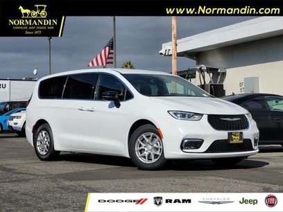 New 2026 Chrysler Pacifica Select