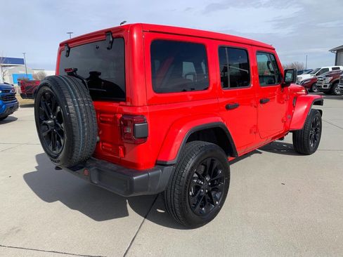 Used 2025 Jeep Wrangler Unlimited Sahara w/ Safety Group AWD/4WD image 13