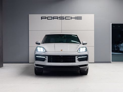 Certified 2025 Porsche Cayenne E-Hybrid AWD/4WD image 10