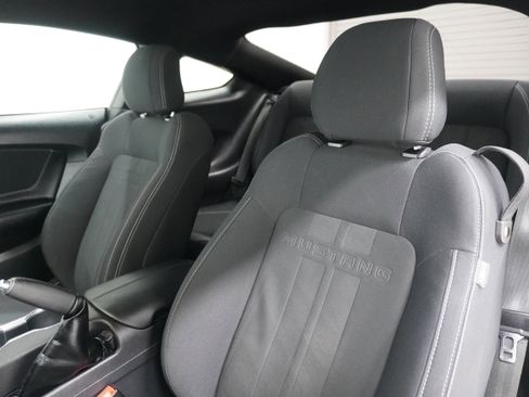 Used 2019 Ford Mustang GT RWD image 12