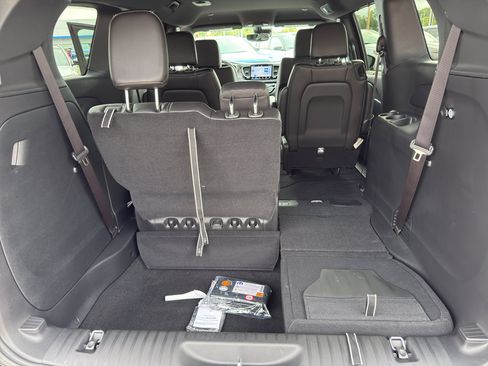 New 2026 Chrysler Pacifica Select image 36