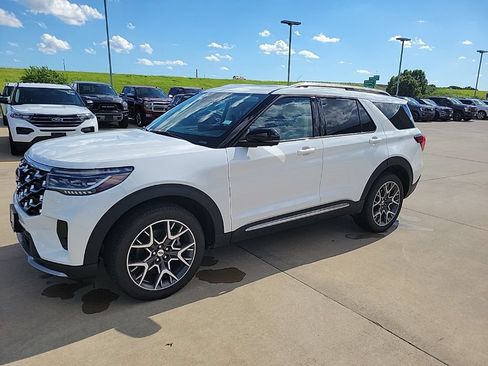 Used 2025 Ford Explorer Platinum w/ Ultimate Package AWD/4WD image 7