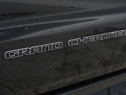 Used 2017 Jeep Grand Cherokee Limited w/ Trailer Tow Group IV image 14