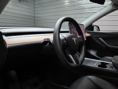 Used 2022 Tesla Model Y Long Range AWD/4WD image 10