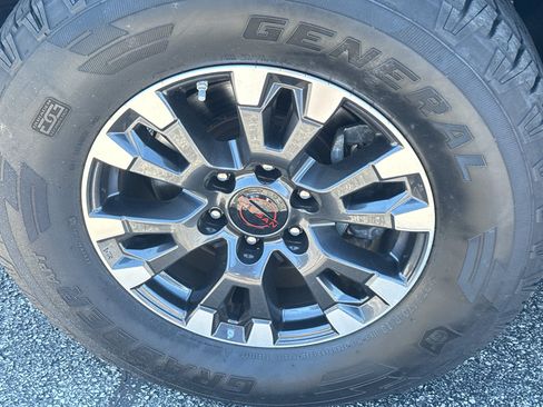 Used 2023 Nissan Titan PRO-4X w/ Pro-4x Convenience Package AWD/4WD image 10