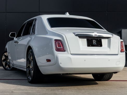 Used 2022 Rolls-Royce Phantom Extended Wheelbase image 9