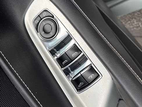 Used 2024 Chevrolet Corvette Stingray Convertible w/ Z51 Performance Package image 8