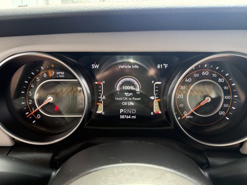 Used 2022 Jeep Wrangler Unlimited Sahara image 36