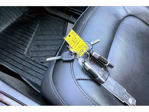 Used 2016 GMC Canyon SLT image 11