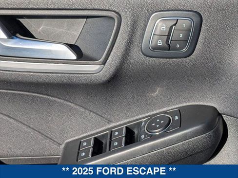 Certified 2025 Ford Escape Platinum image 11