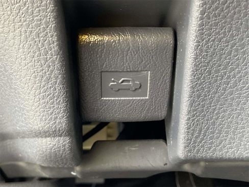 Used 2019 Toyota Camry LE image 28