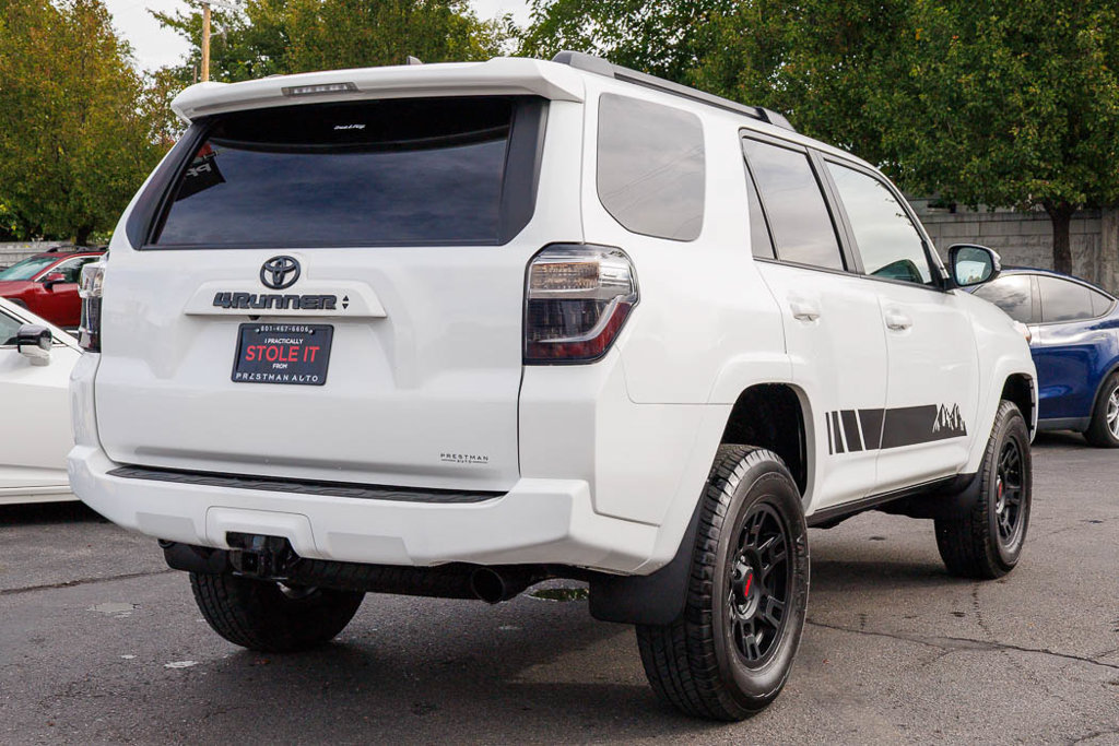 Used 2021 Toyota 4Runner SR5 Premium w/ Moonroof Package AWD/4WD image 16