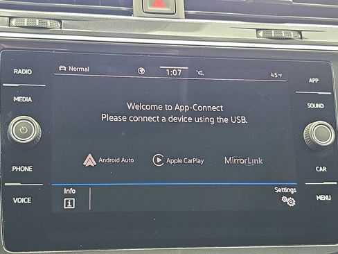 Certified 2022 Volkswagen Tiguan SE w/ Panoramic Sunroof Package image 22