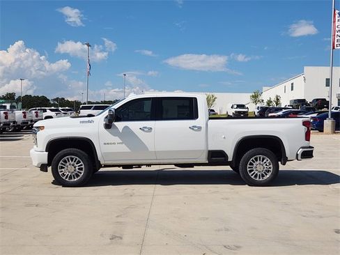 Used 2023 Chevrolet Silverado 2500 High Country w/ Safety Package II image 5