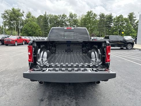 New 2026 RAM 1500 4x4 Crew Cab image 17