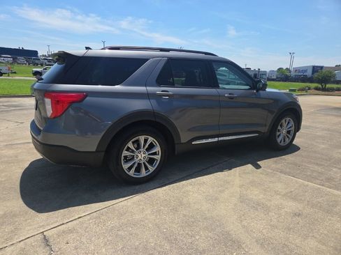 Used 2023 Ford Explorer XLT w/ Equipment Group 202A RWD image 8