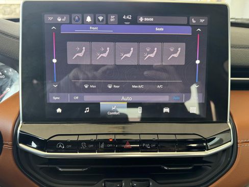 Used 2024 Jeep Compass Limited image 21