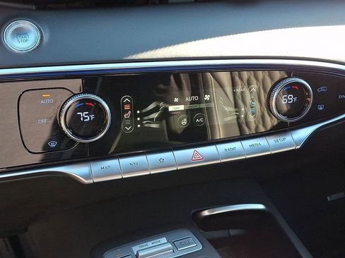 Used 2022 Genesis GV70 3.5T Sport w/ Sport Advanced Package image 17