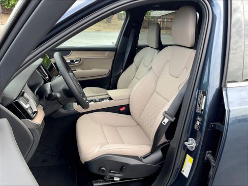 New 2026 Volvo XC90 B5 Core image 11