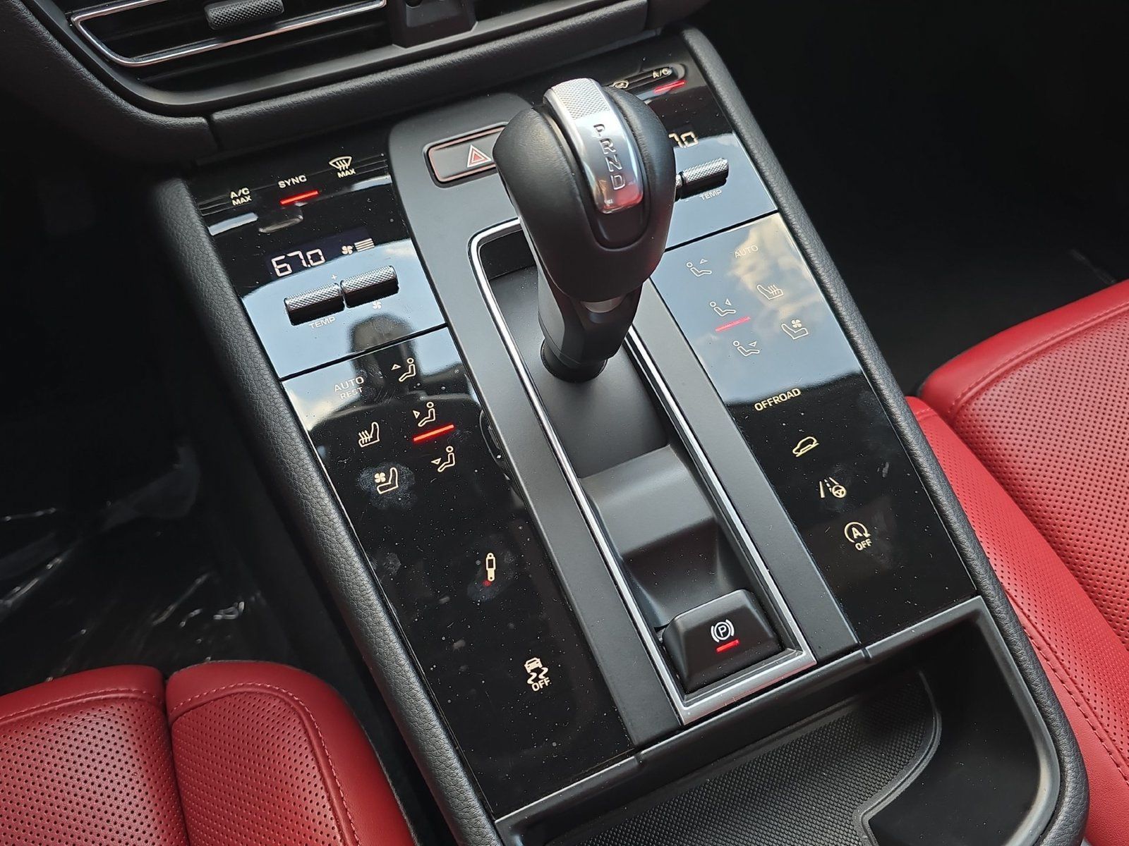 Certified 2026 Porsche Macan Turbo AWD/4WD image 24