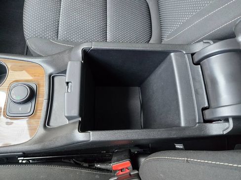Used 2023 GMC Acadia SLE FWD image 28