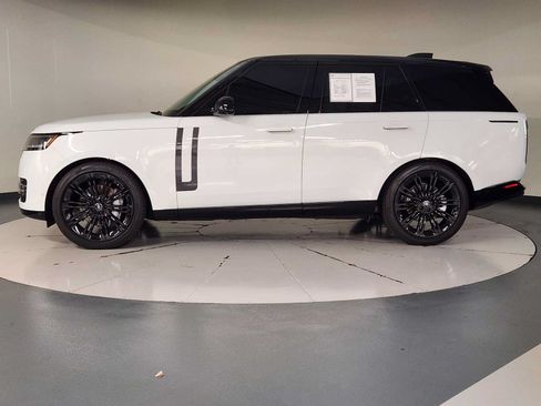 Used 2024 Land Rover Range Rover SE AWD/4WD image 5