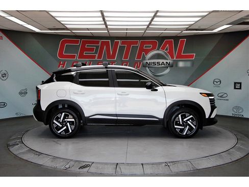 New 2026 Nissan Kicks SV w/ SV Premium Package image 5