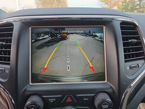 Used 2017 Jeep Grand Cherokee Laredo w/ Quick Order Package 23E AWD/4WD image 17