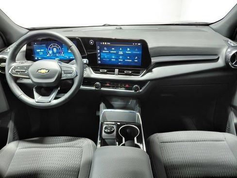 Used 2026 Chevrolet Equinox LT FWD image 2